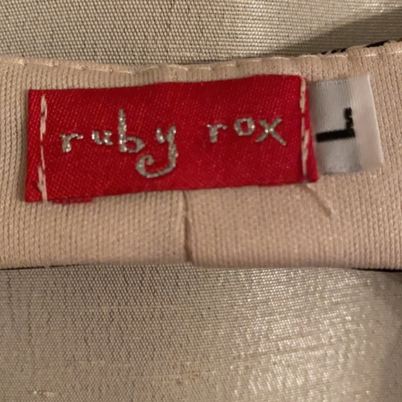 Leopard-print bodycon dress — so fun & flattering! - Picture 5 of 7